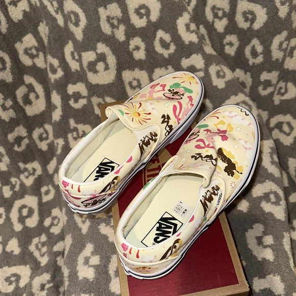 Vans Classic Slip-On Sneakers 👟in Get Outdoors/Classic White New 🆕 Never Worn - Picture 6 of 17